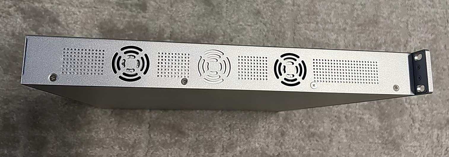 Ubiquiti UniFi Switch US-48-500W Коммутатор 48 портов с PoE Б/У