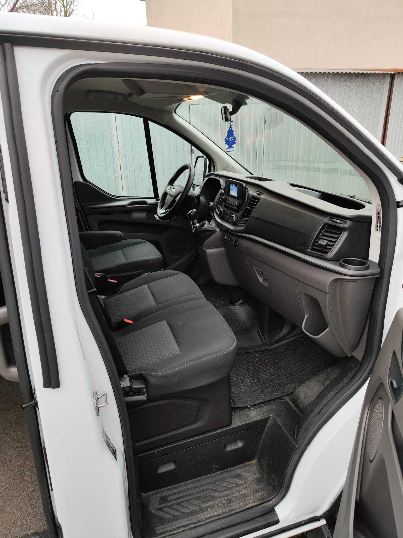Wypożyczalnia, wynajem busa 9 osobowego - Ford Transit Custom