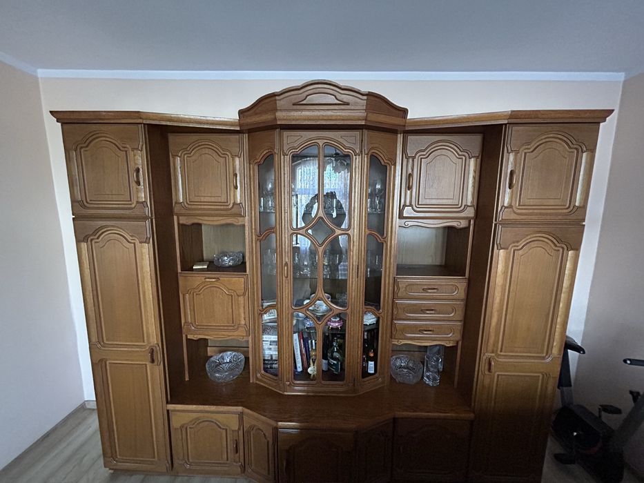 Meblościanka z witryną 265 cm fornirowana