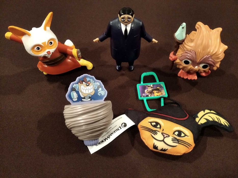 Figuras Burger King: Shifu, Gomez, Mama Poot, Taz, Gato das Botas