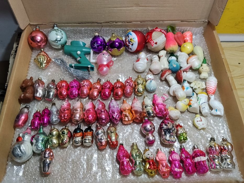 Новогодние игрушки  домики , зверята , шишки