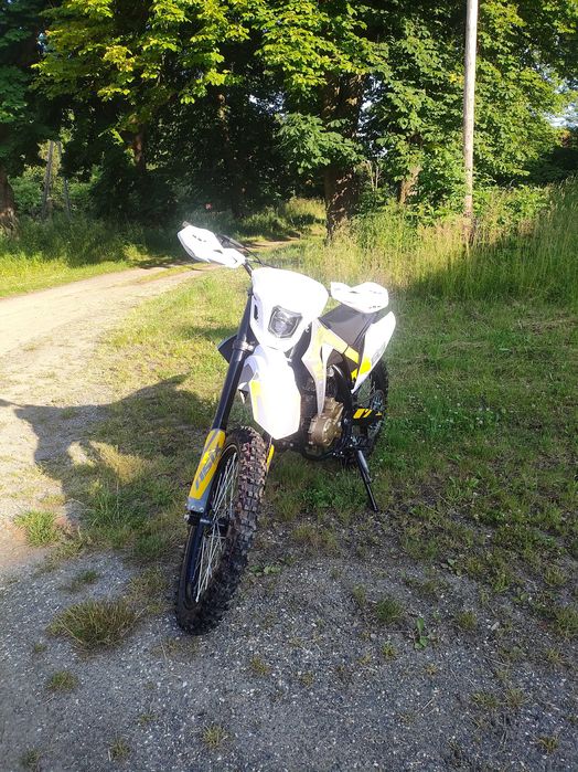 Asix XB 83 pojemność 250cc
