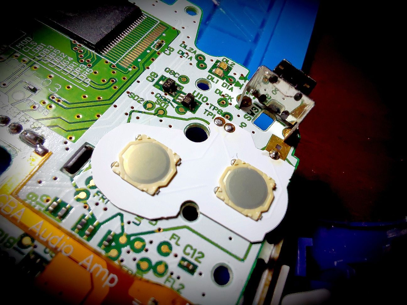 Game boy  advance Pokémon ze wzmacniaczem audio i membranami