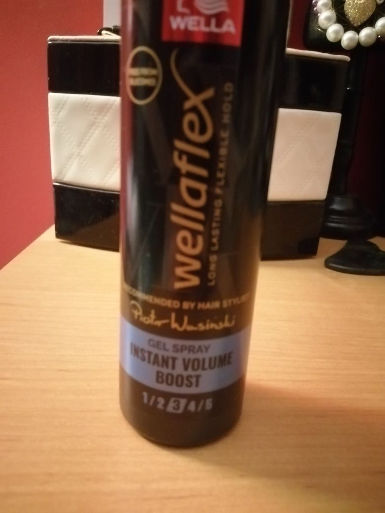 Spray do włosów utrwalający wellaflex z termoochroną x