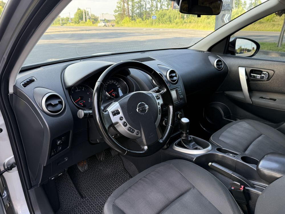 Nissan Qashqai +2. Свіжопригнаний, Розмитнений