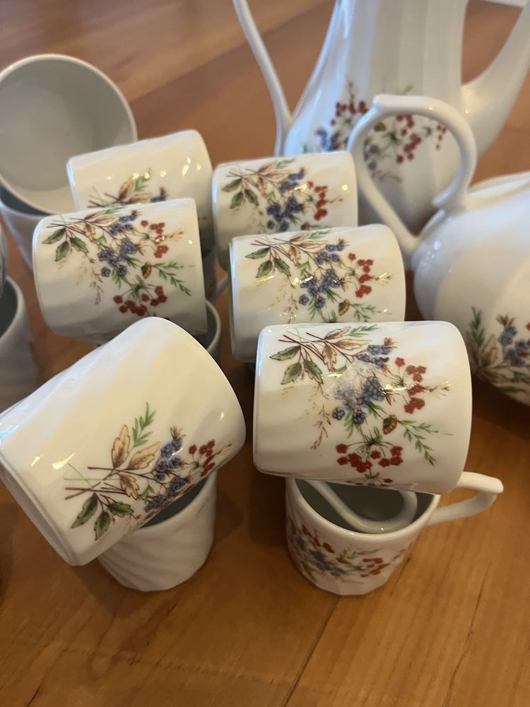 Conjunto de louça para cha e ou café em porcelana Quinta Nova