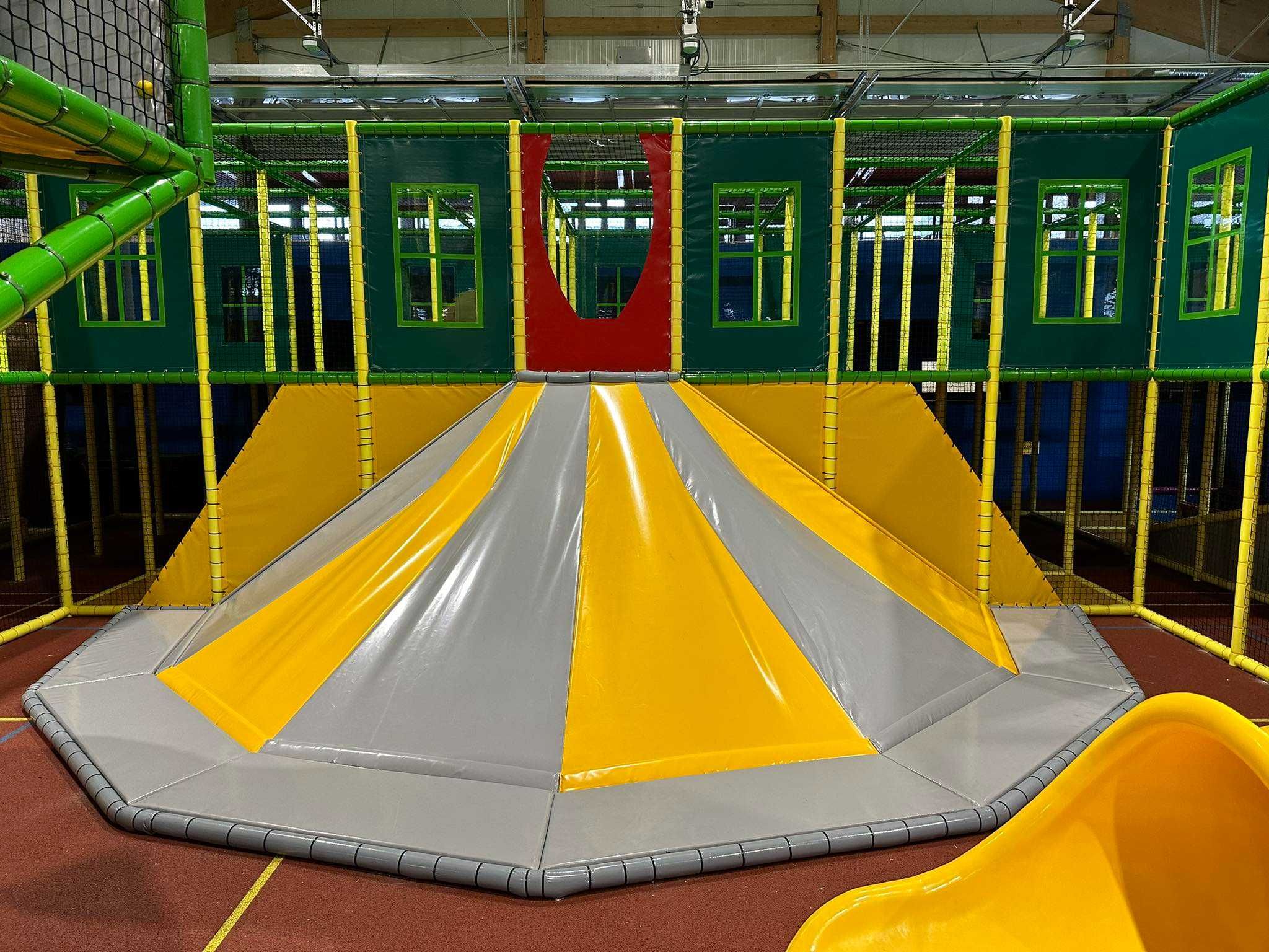 sala zabaw park trampolin park rozrywki kulki NINJA TOR małpi gaj