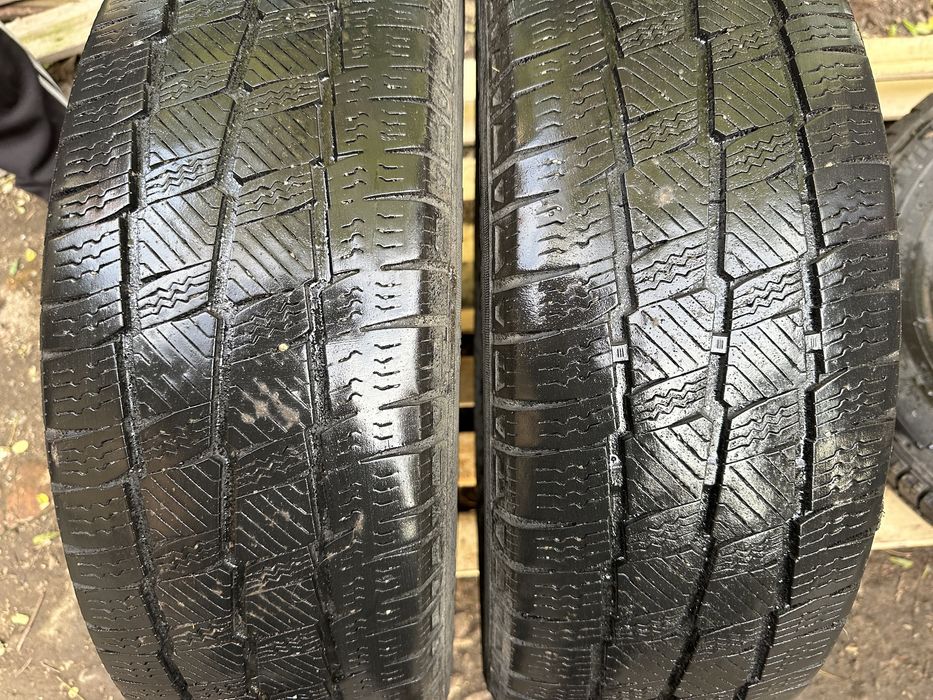 Шини зима 215/65/16с
