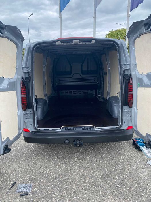Transporter T7 3500 L2H1 Zabudowa busa Podłoga 9 mm brąz