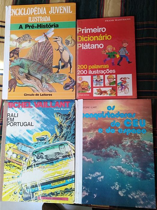livros de dinausauros e do espaço