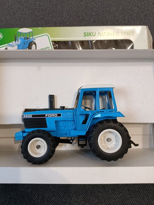 Model Siku Traktor Ford