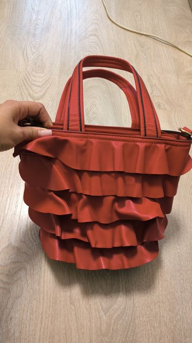 Женские сумочки.