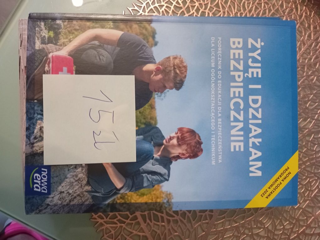Książki do technikum 1klasa i jedna 2klasa