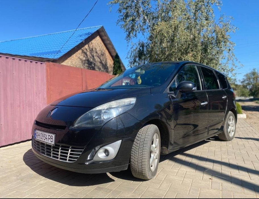Продам семейный авто