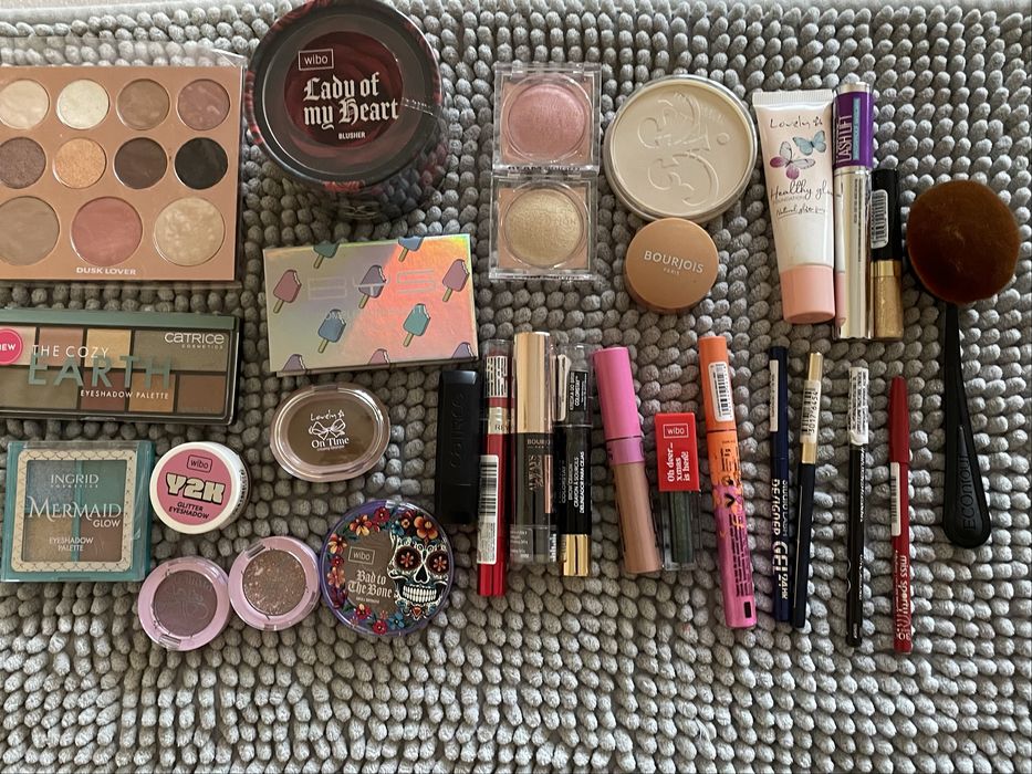 Zestaw kosmetyków do makijażu