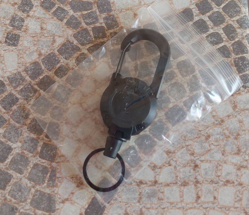 Карабін з тросом (ретрактор)