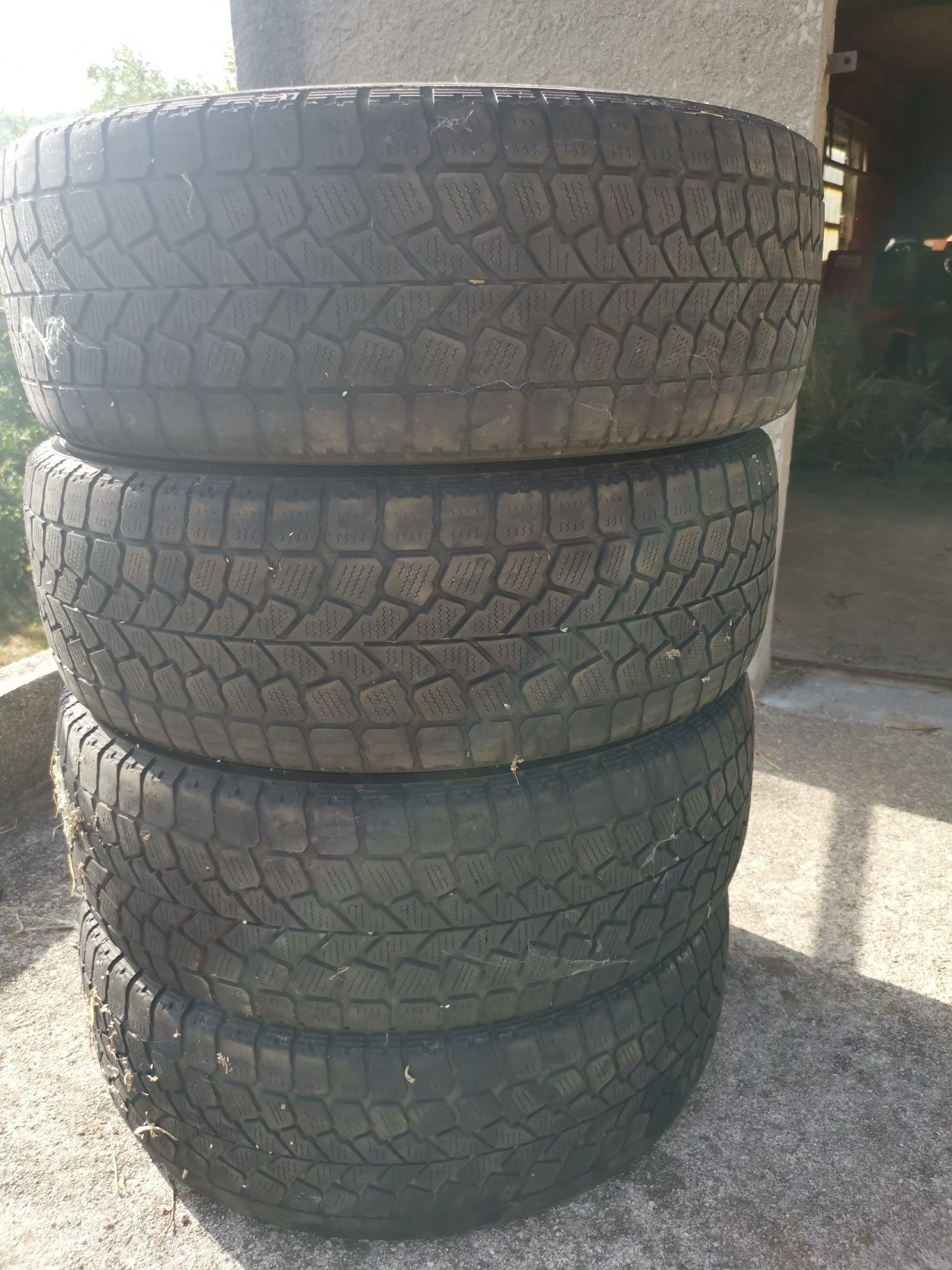 Pneus Falken 245/79/16