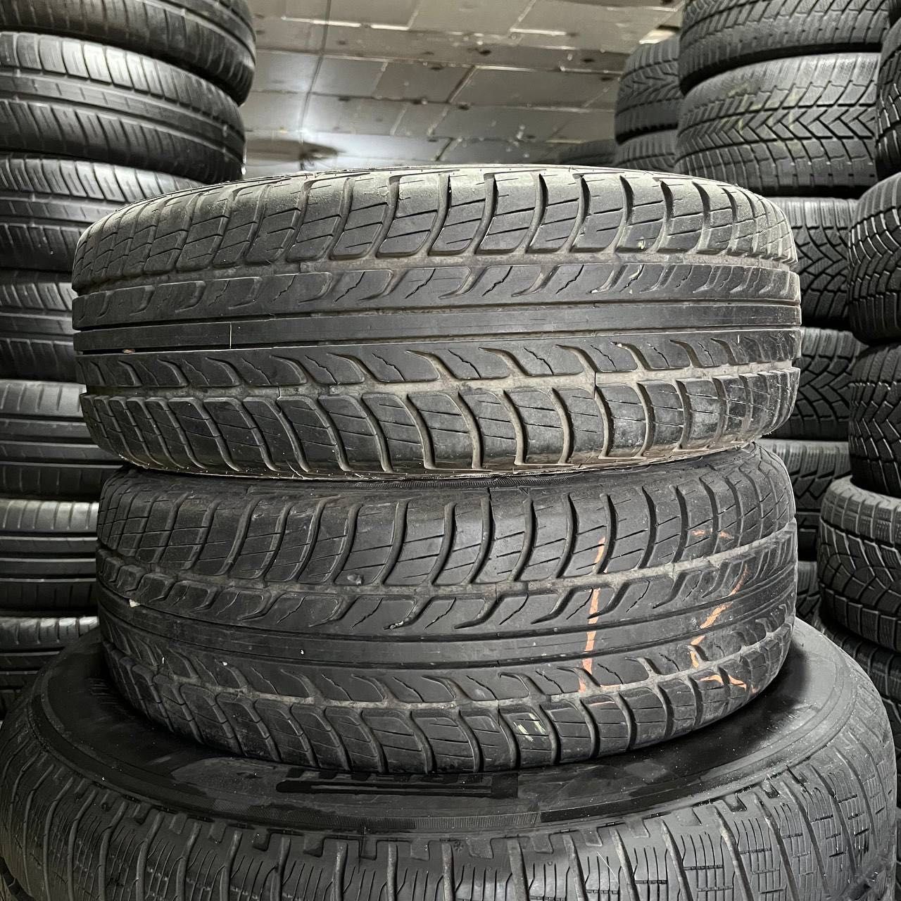 Пара літніх шин 185/60/14 Goodyear