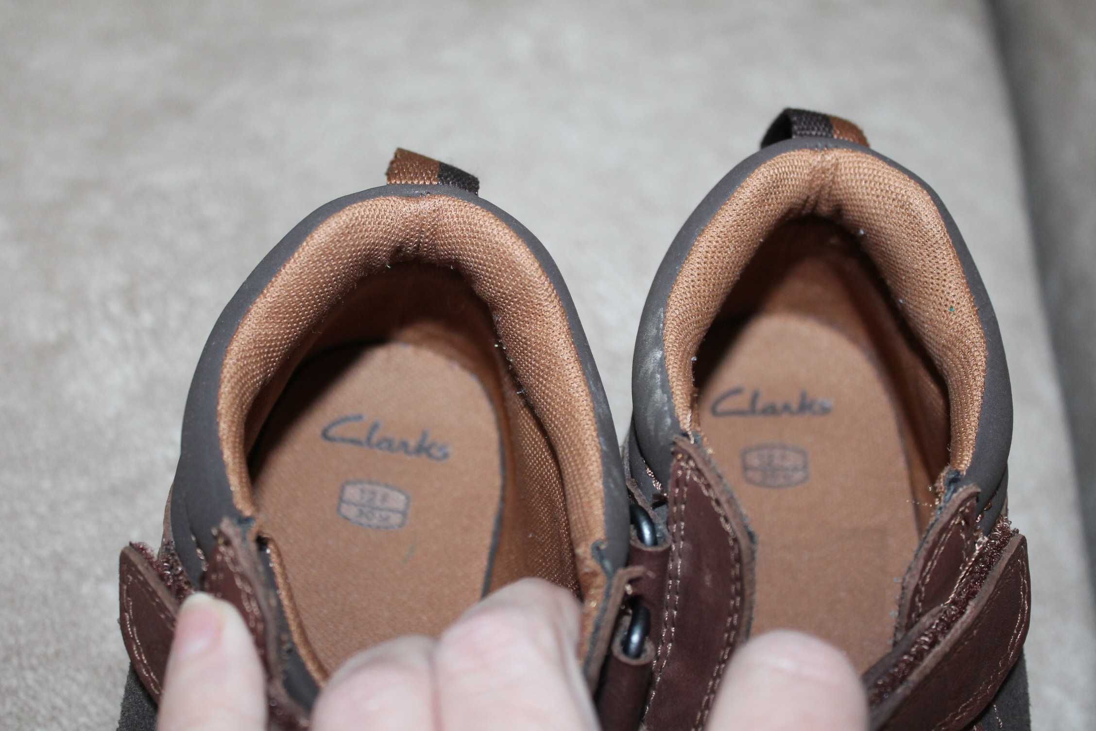 Полуботинки подростковые кожаные Clarks. Размер 31.