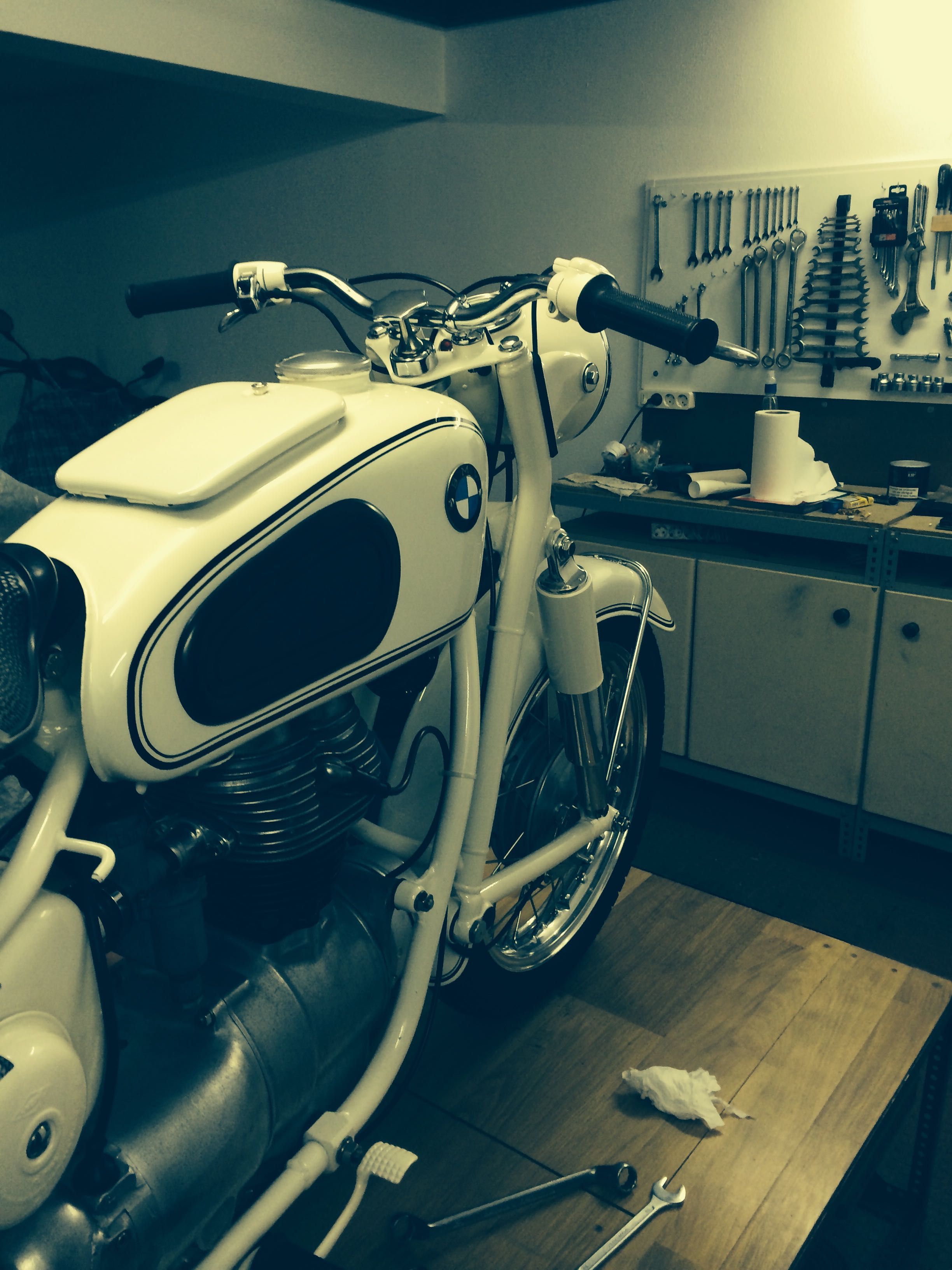 BMW antiga , 66 anos , como nova .