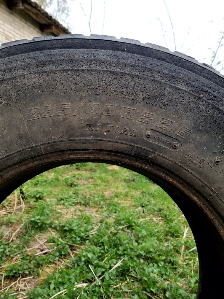 Opona Bridgestone 295/80 R22.5