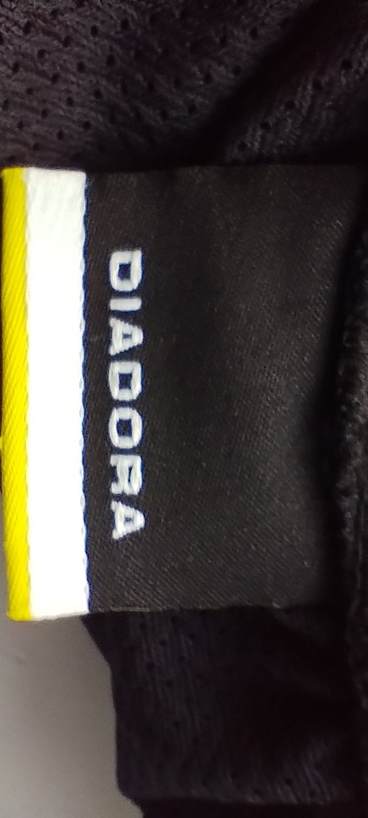 Szorty Diadora Made in Italy  διά δωρέα” (dia-dorea) oznaczaj