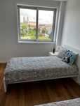 Cama Malm IKEA 90x200 com colchoe e mesa cabeceira Malm