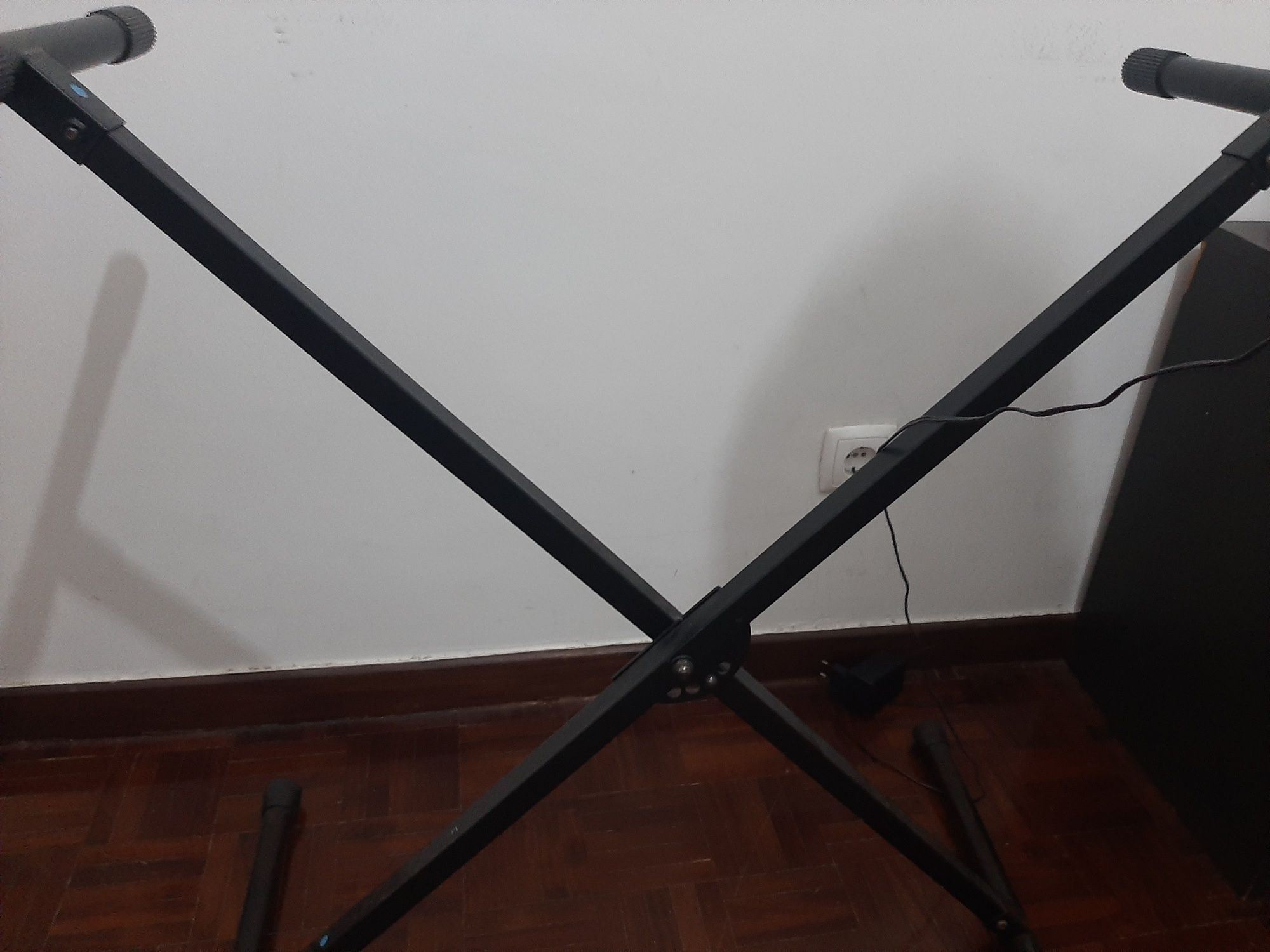 Piano yamaha f51