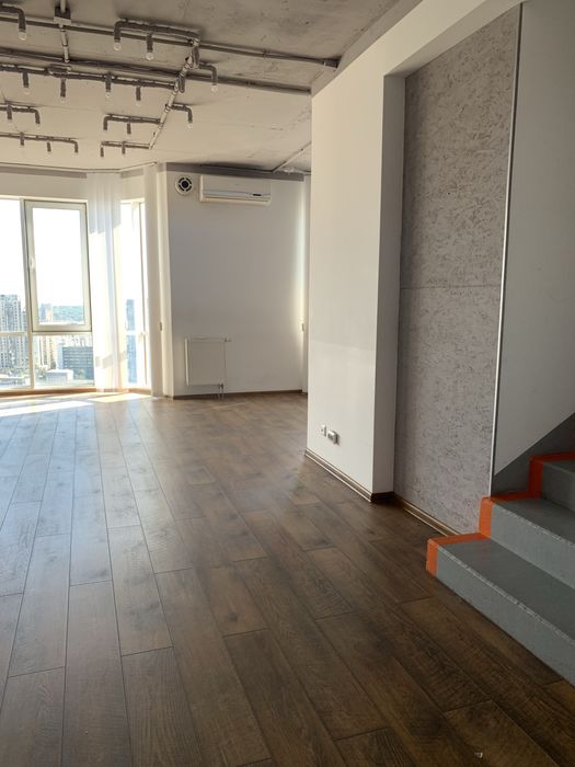 Метро Олімпійська-7 хв/Діловий центр Києва /Коновальця/ Предслвинська