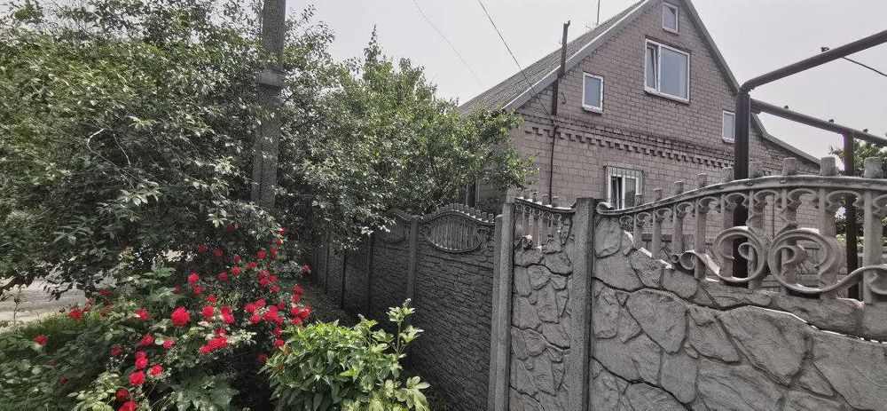 Продається двоповерховий будинок біля ЖД вокзалу