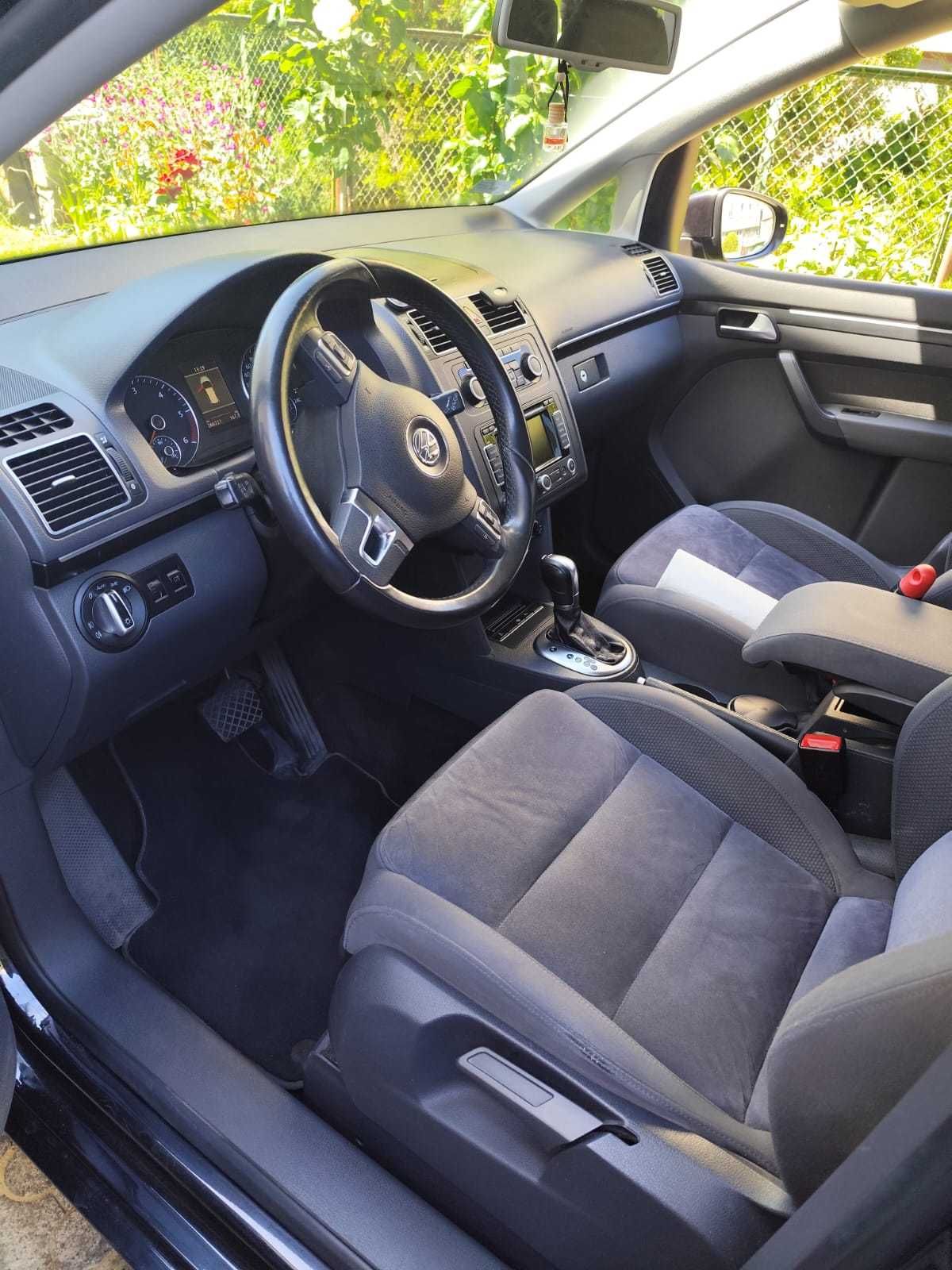 VW TOURAN 2,0 TDI Automat