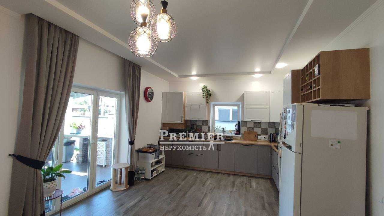 Продам будинок у  Фонтанці з ремонтом та меблями.
