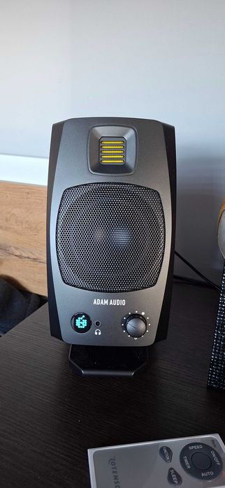 Monitory studyjne Adam Audio D3V