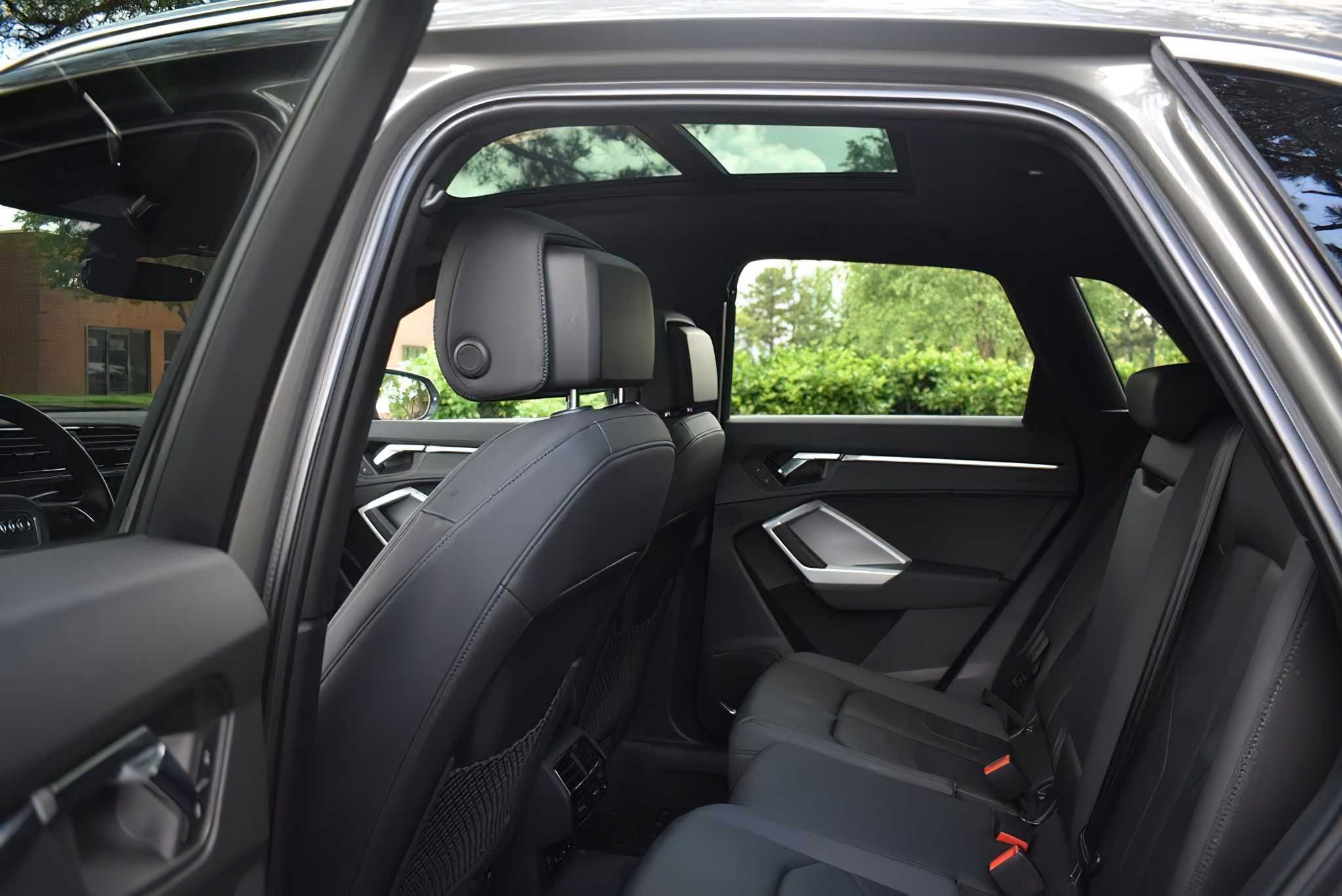 Audi Q3     2021