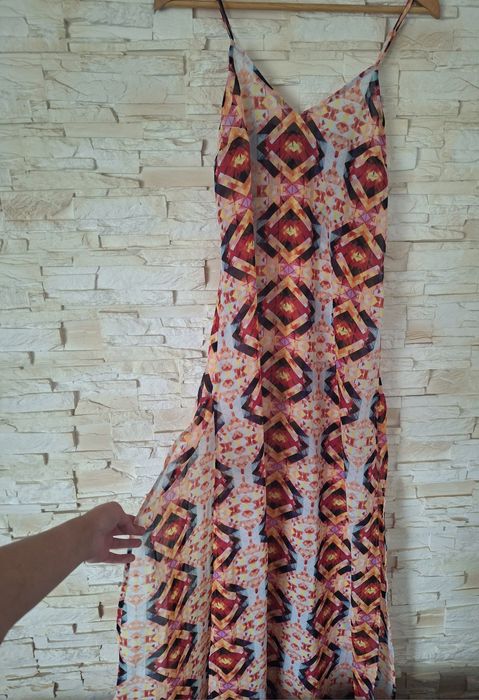 Wzorzysta długa maxi sukienka etno z rozcięciami po bokach boohoo 38