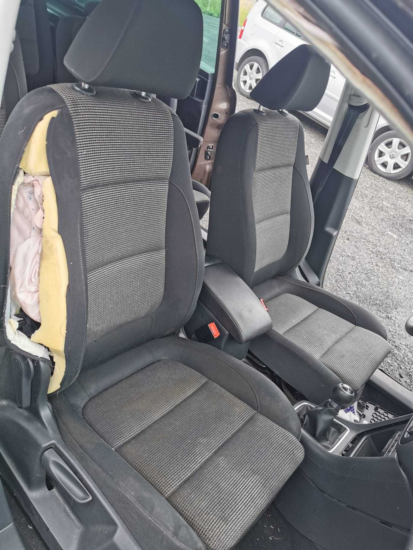 VW Sharan 7N fotele kanapy komplet plus elementy plastikowe