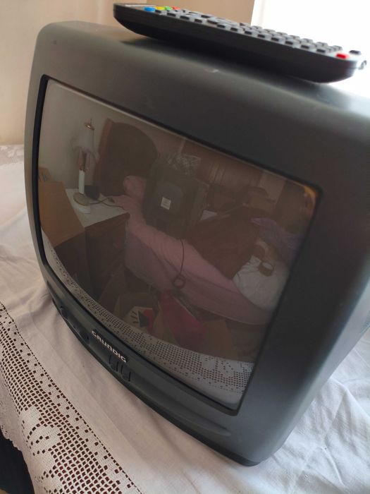 Tv com comando incluido