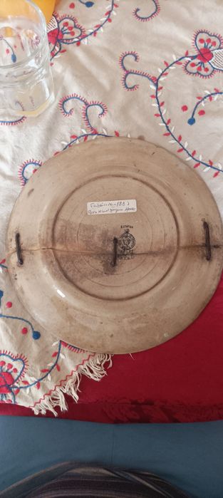 Prato muito antigo com restauro ano 1887