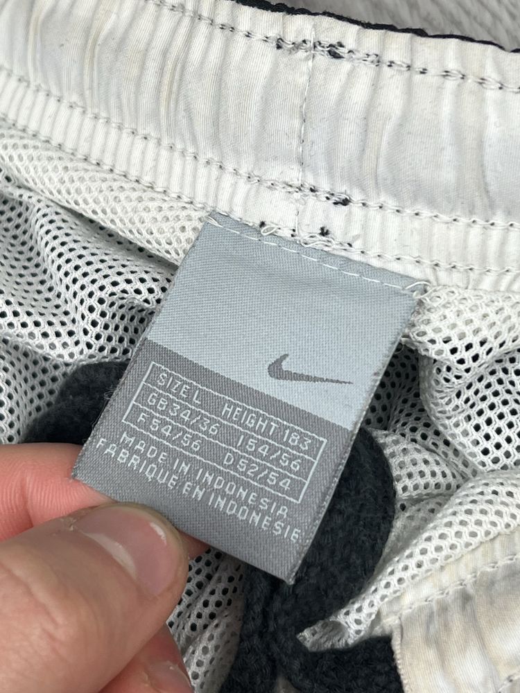 Шорти вінтажні Nike  L розмір