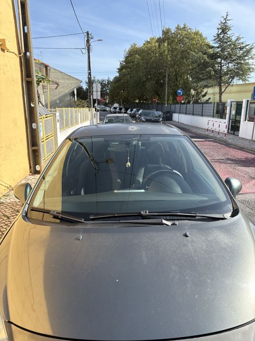 Peugeot 207 Sport 1.4 Gasolina 2008 - Fiável, económico e bem estimado