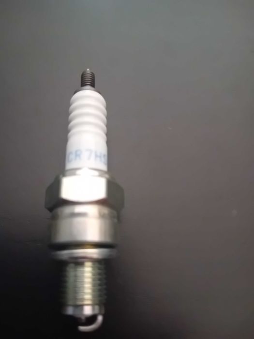 Vela ngk cr7hs nova