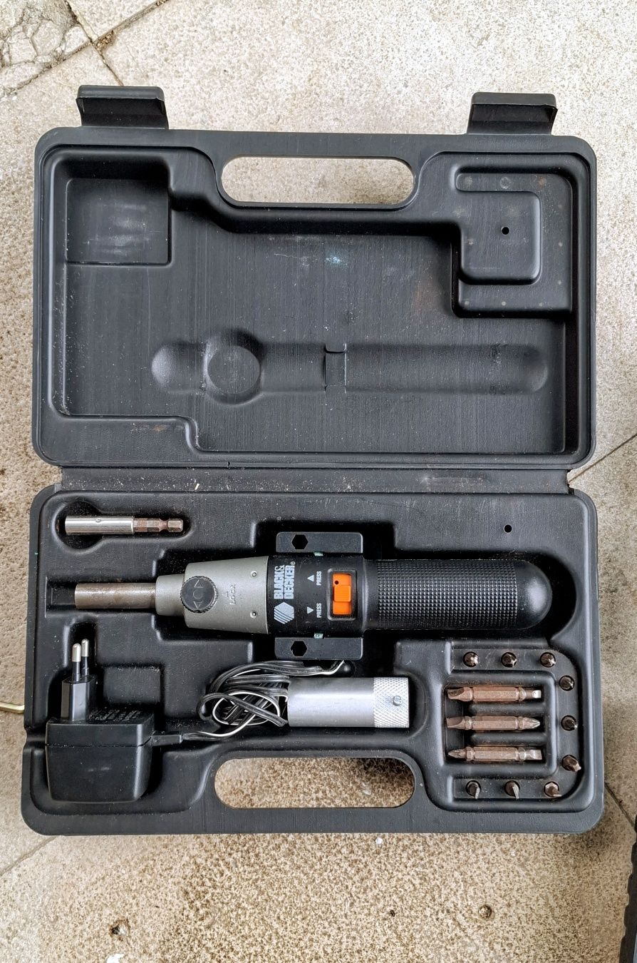2 Aparafusadoras Parkside e Black & Decker (para peças ou reparação)