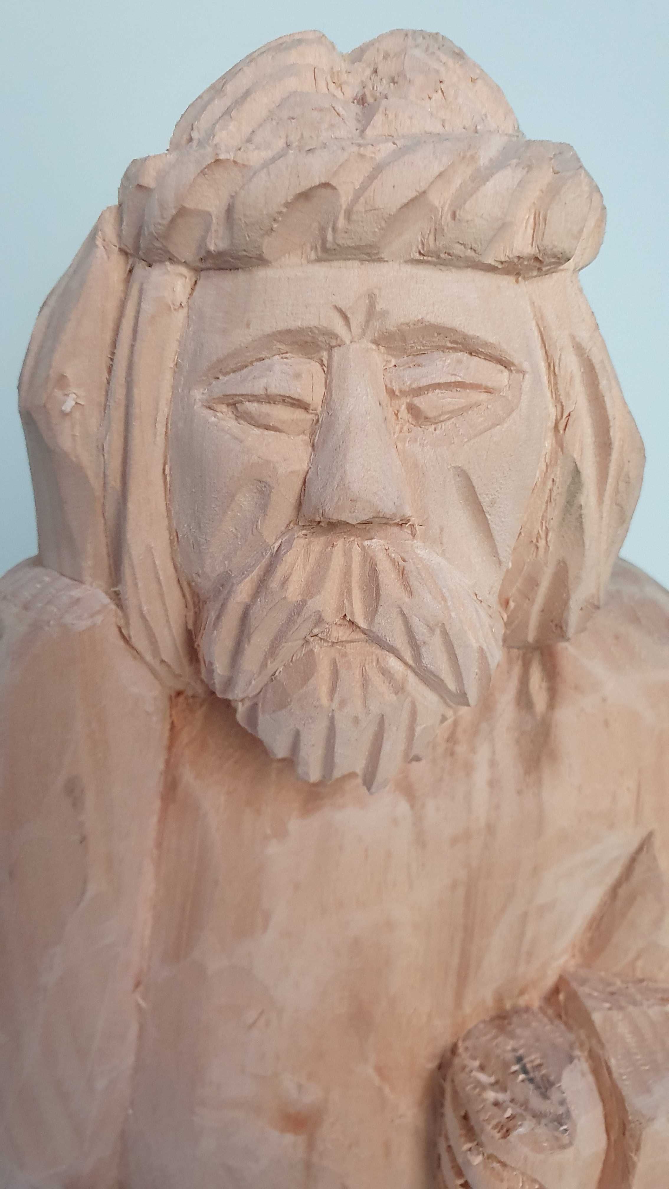 Rzeźba z drewna lipowego - ZAMYŚLONY CHŁOP - POLANIE wys. 29cm
