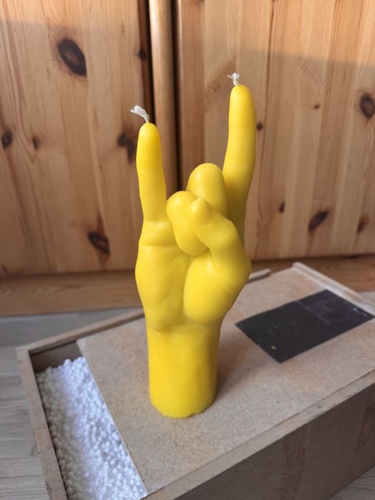 Декор. Свічка фігурна Rock. Свічка рука. Свічка на подарунок