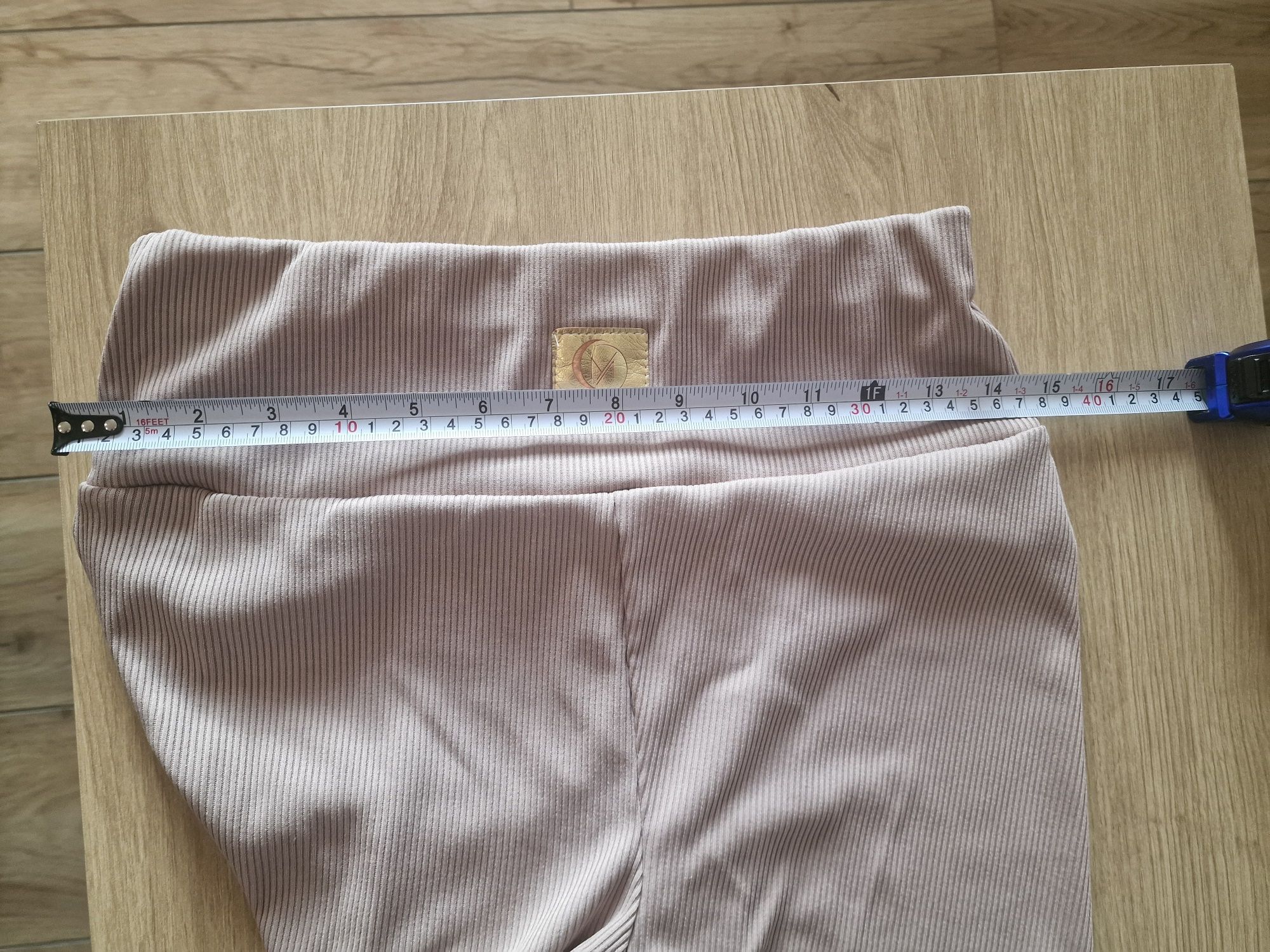 Bawełniane beżowe legginsy