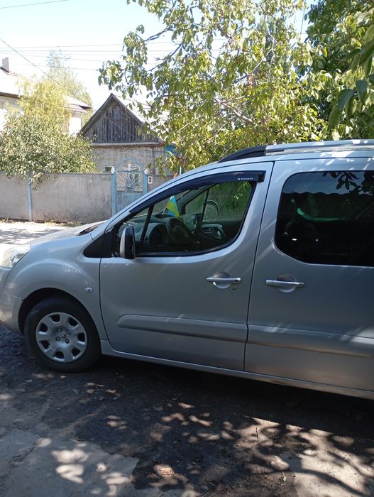 Продам автомобиль пэжо партнер типпи 2009