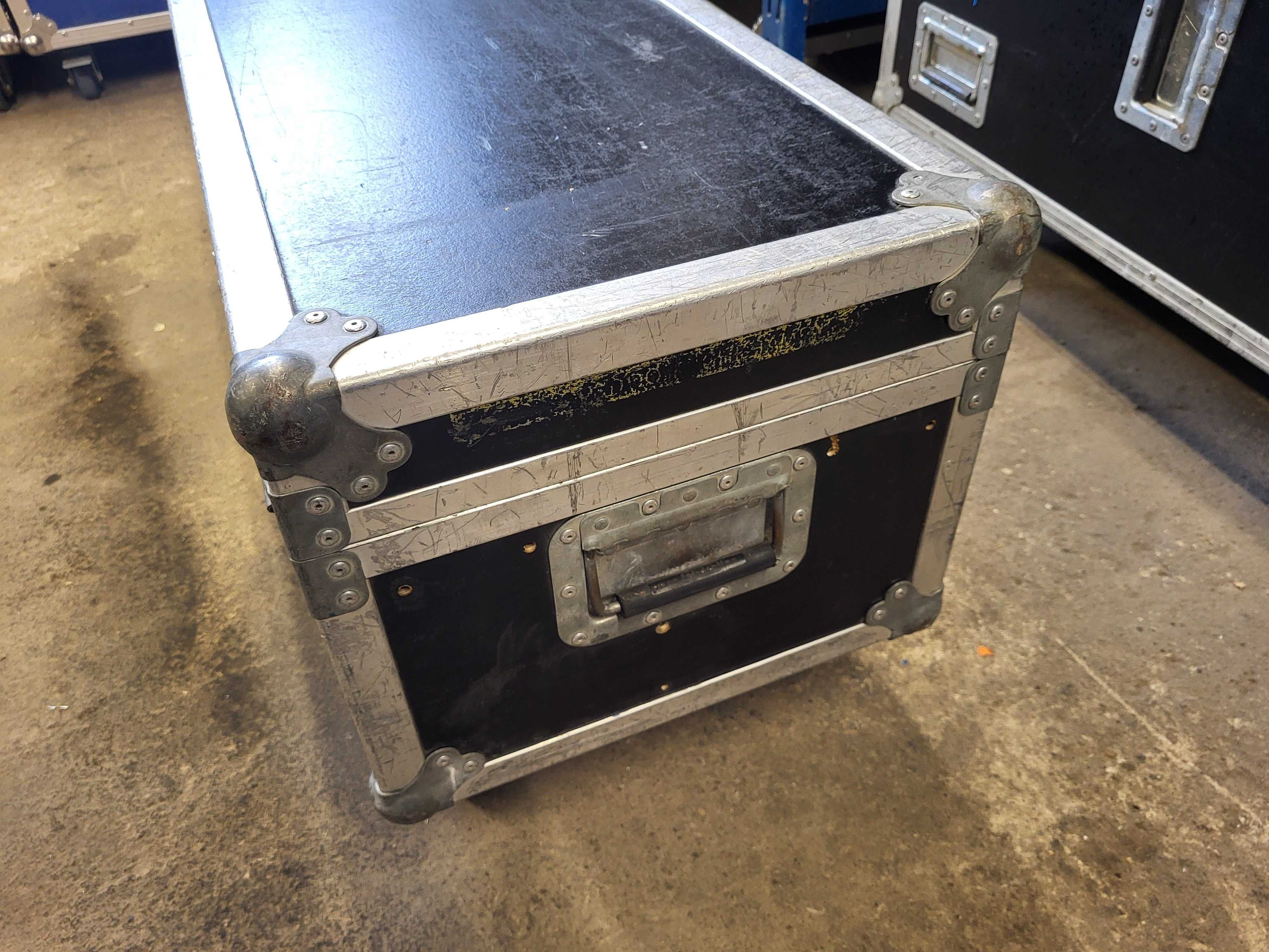 120x37x30 Case skrzynia, koła // FAKTURA