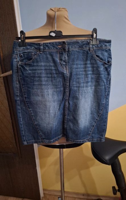 Spódniczka jeans.