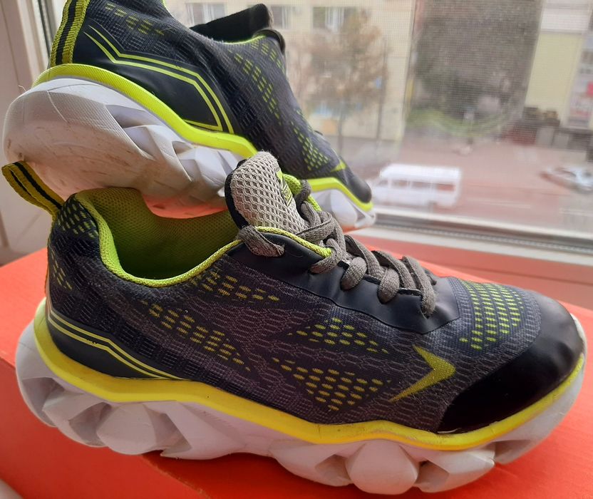 Кроссовки slazenger p33 (20,5 см)
,оригинал