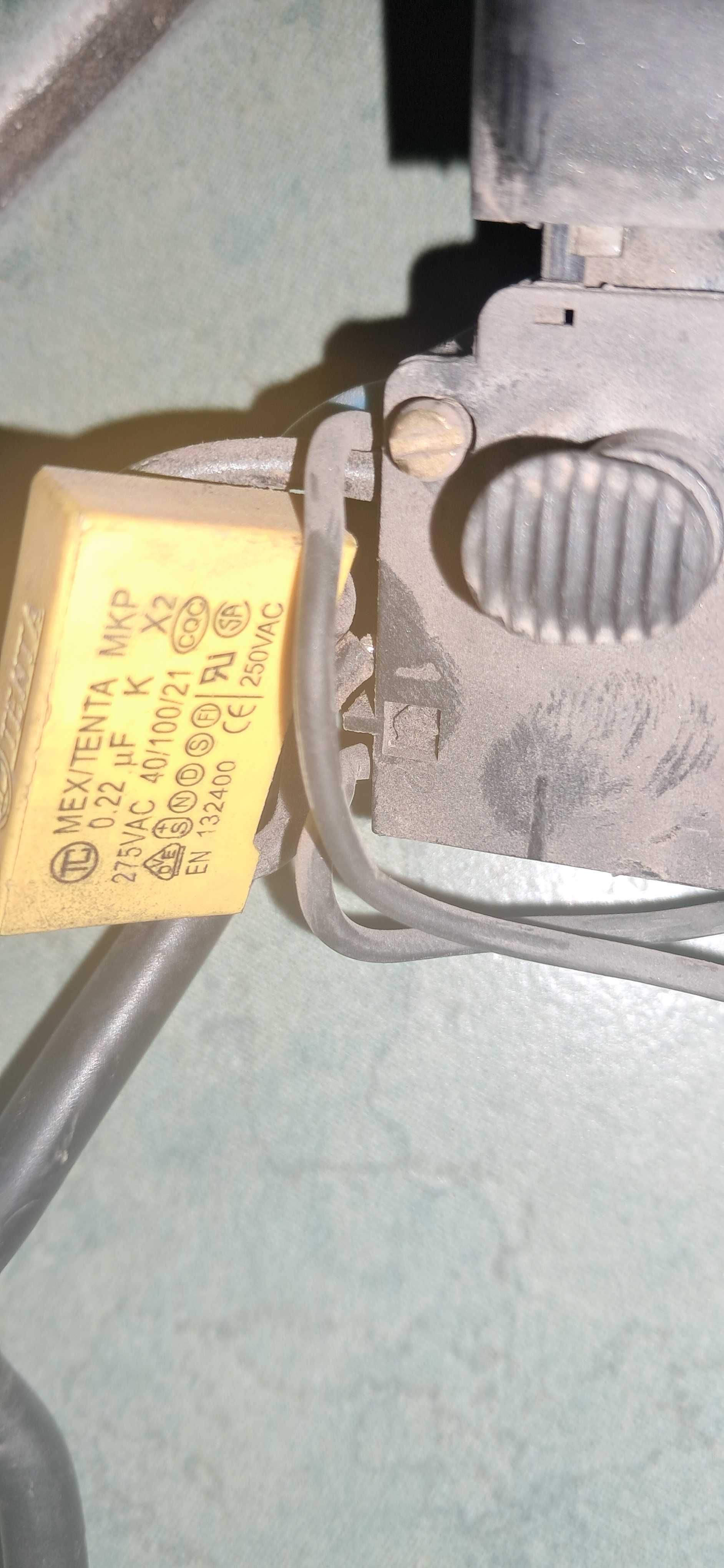 Stojan do wiertarki Black&Decker CD70CRE 710 W plus włącznik i obudowa